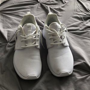 White nike tennis shoes